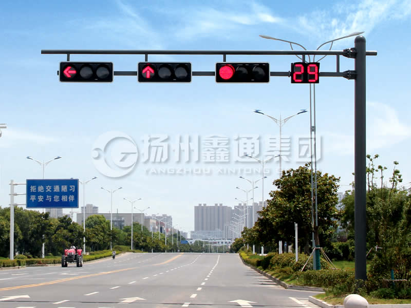 XHDG-002，F(xiàn)型懸臂信號(hào)燈桿